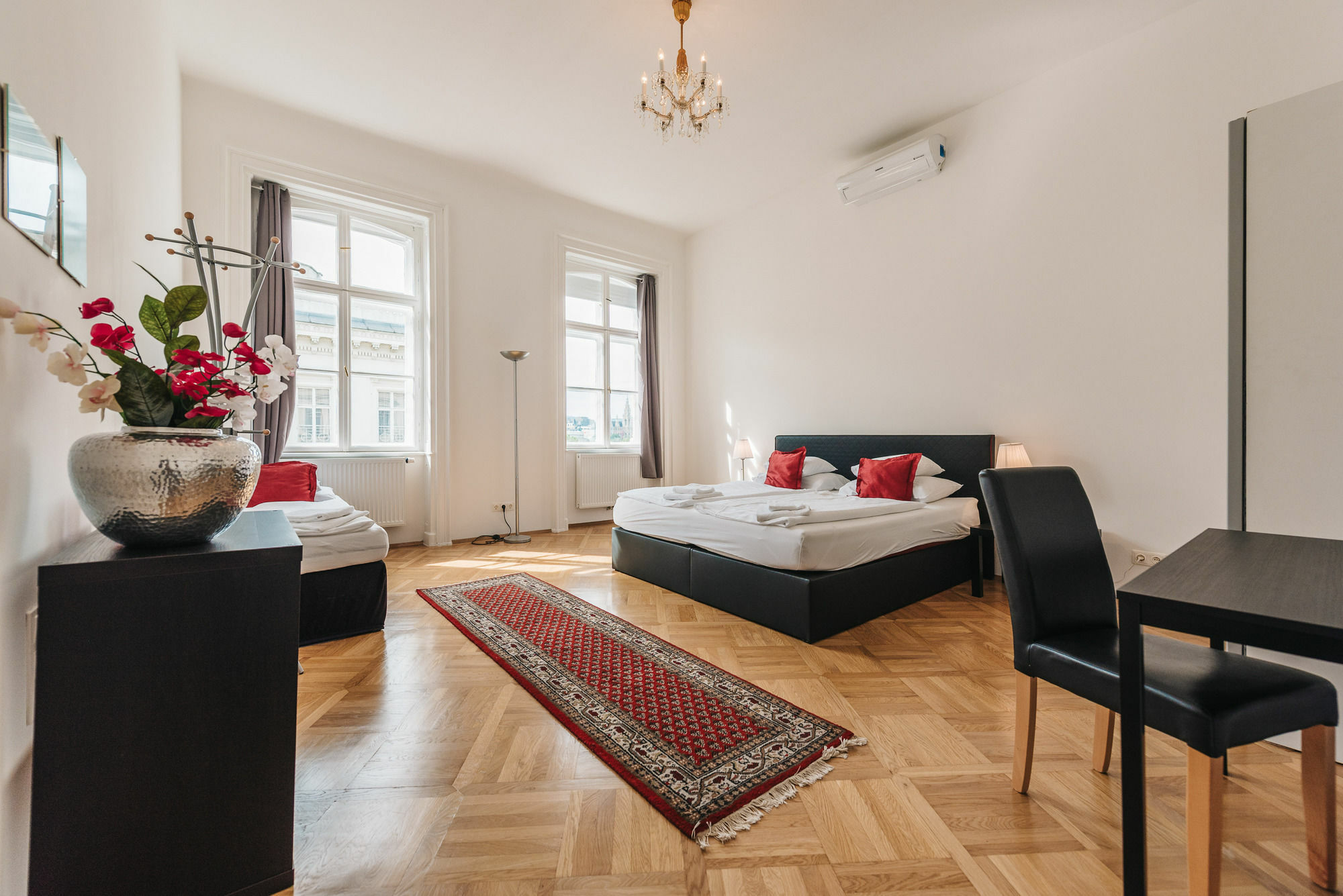 Duschel Apartments City Center Wenen Buitenkant foto